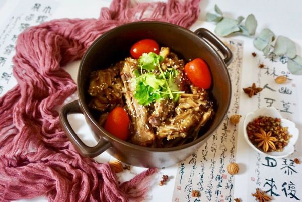 对味酱鸭，一锅两吃#食光社干锅鸭#