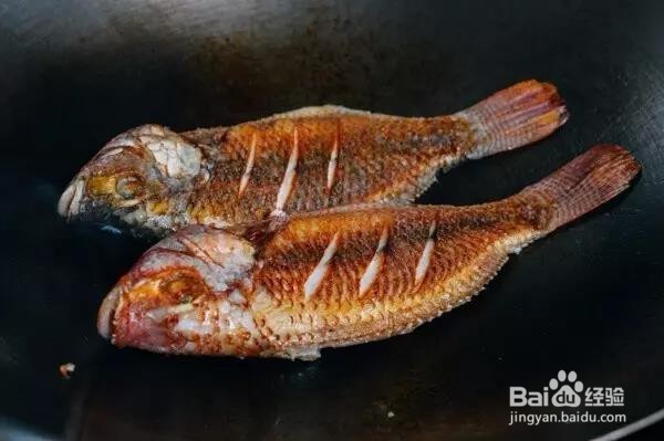 生活小妙招。煎鱼怎么才不破皮不粘锅