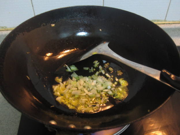 脆皮肠炒饭怎么做好吃，看这个就能学会