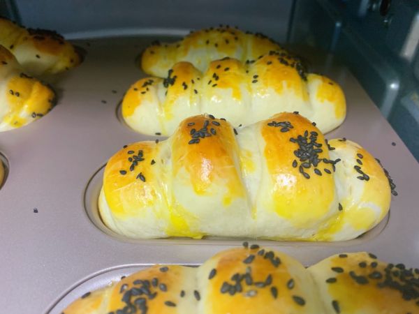 毛毛虫面包肉松火腿面包
