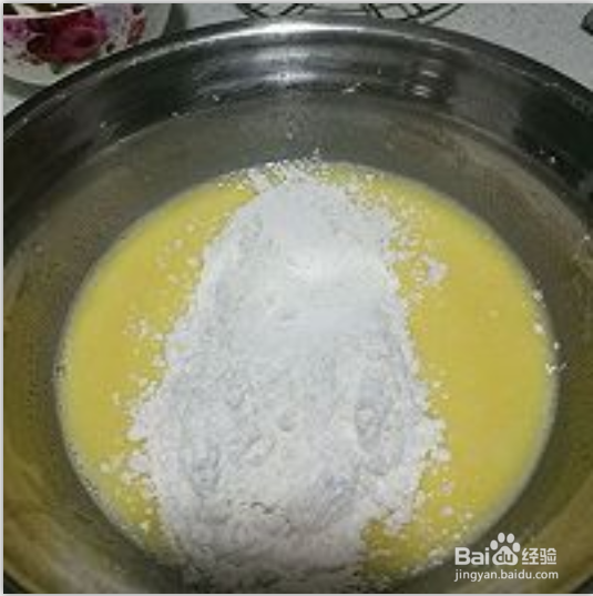 正卷蛋糕卷的方法