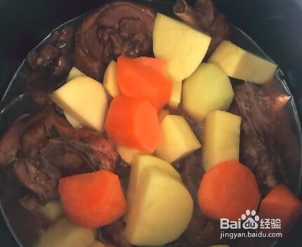 老母鸡砂锅炖土豆怎么做？