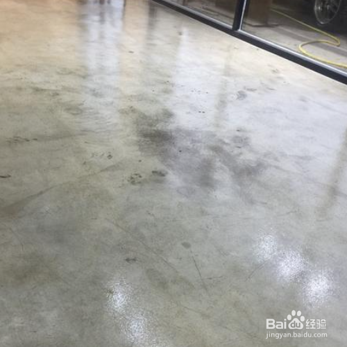 水泥地面大面积油漆怎么去除