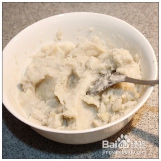 冰淇淋店里不分季节的甜品-----红豆沙芋圆