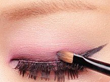 猫眼眼线的画法