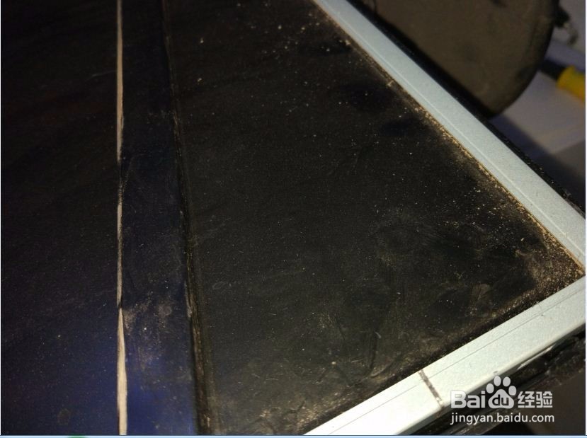 如何拆除显示器并更换零件