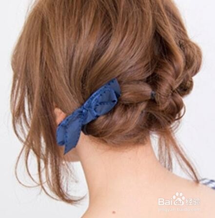 夏季这样盘发 简单清爽又减龄