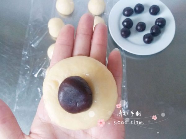 奶香豆沙华夫饼配缤纷鲜果