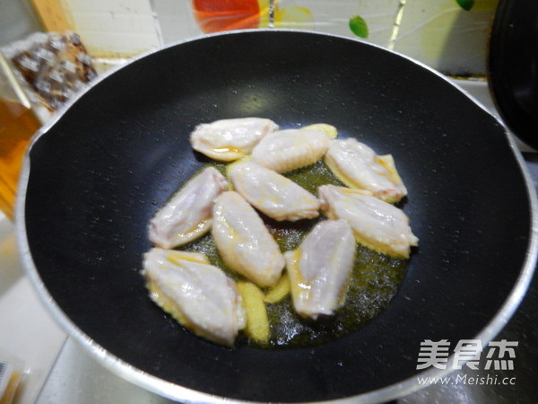 红绕鸡翅的做法