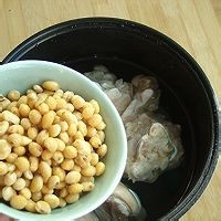 冬季多喝黄豆猪蹄汤