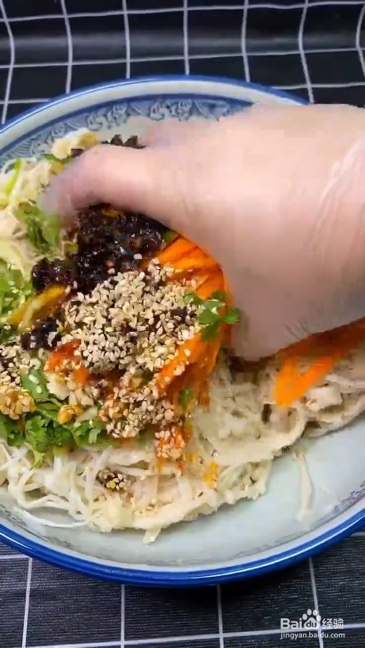 如何自制美味好吃的拌金针菇