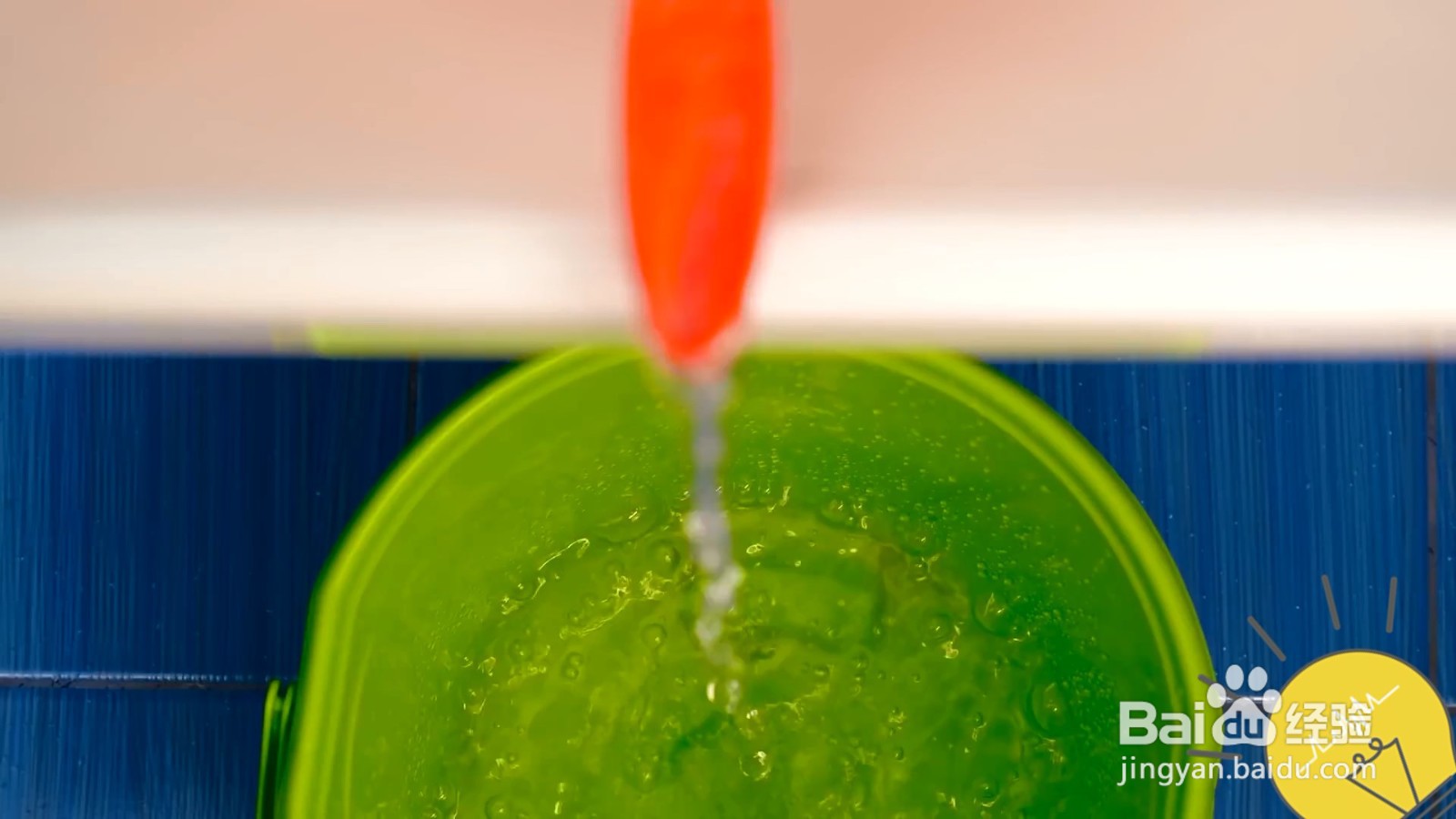 怎么把水接入到地上的桶里