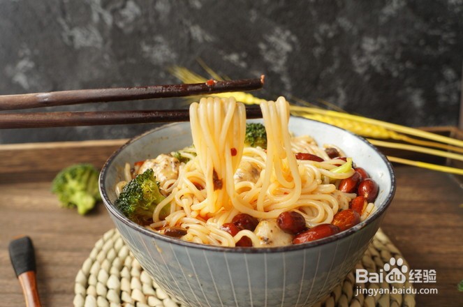 麻辣香菇鱼丸米粉的做法