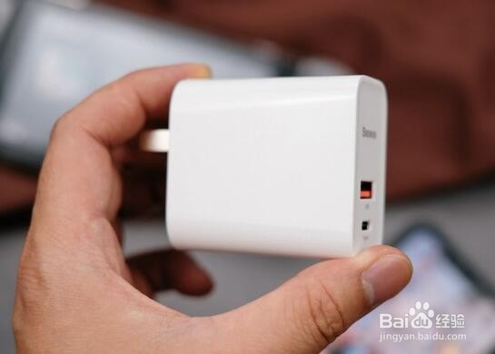 轻便携带超级快速充电倍思30WPPS双口快充充电器