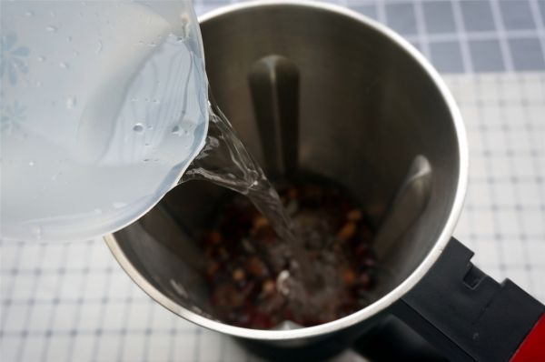 桂圆花生红豆浆