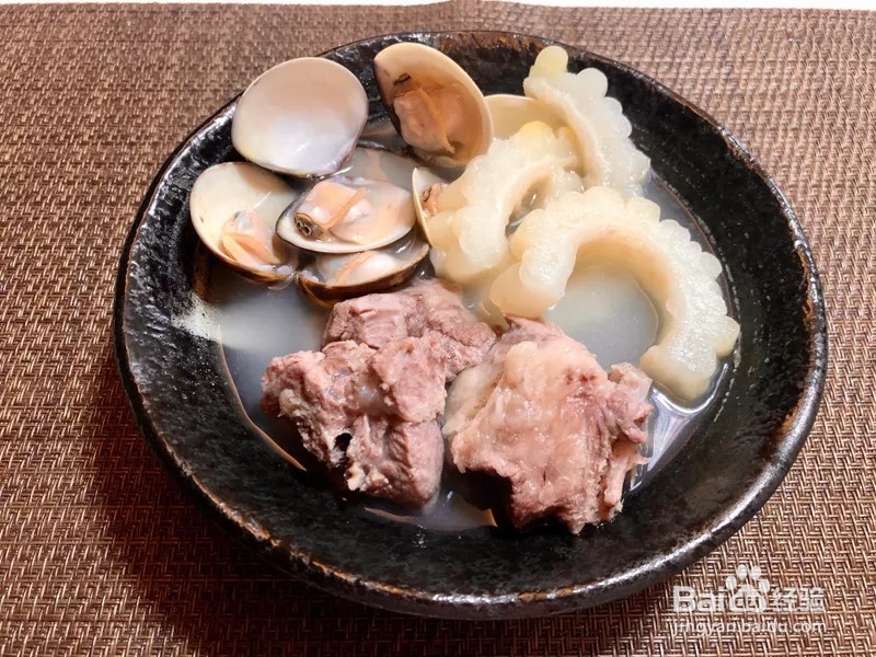 如何做出家常菜系列之苦瓜蛤蜊排骨汤