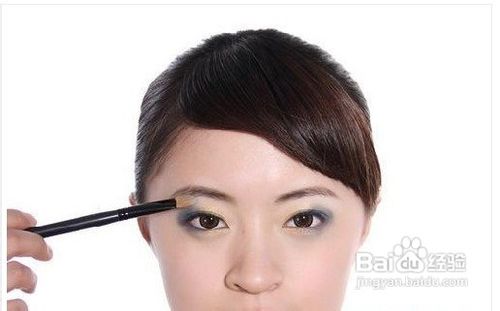 时尚潇洒妆怎么化