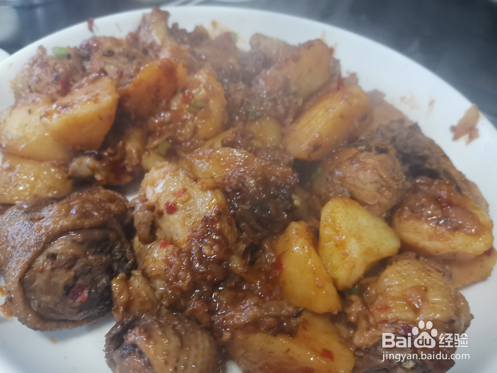 辣酱炖鸡肉土豆块