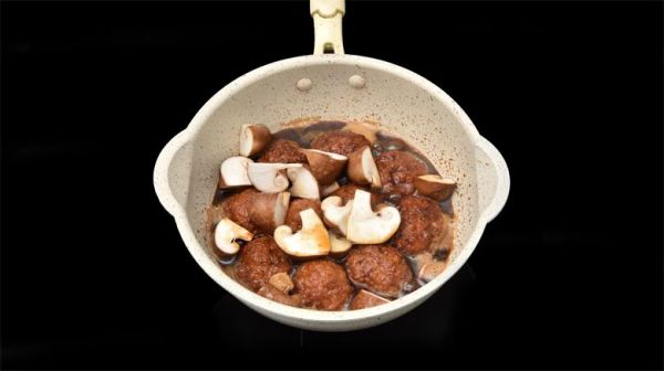 香菇肉圆炖青菜