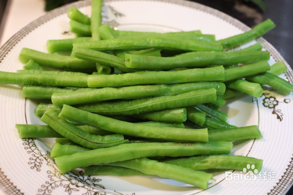 做家常菜紫苏茄子炒豇豆的教程!