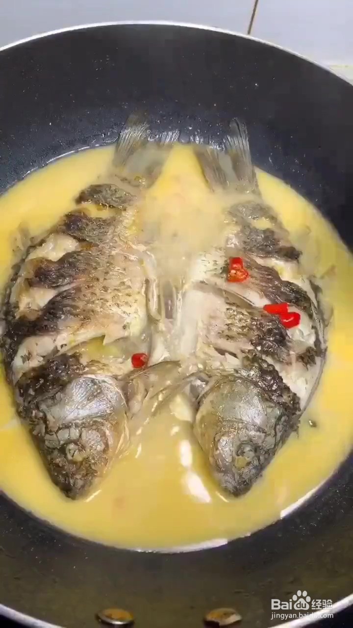 如何制作香辣红烧鲫鱼