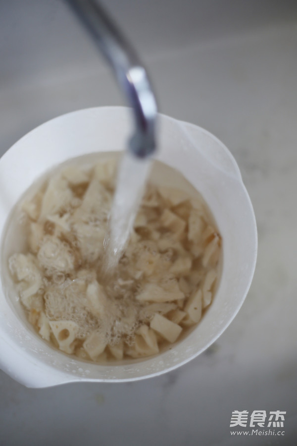 糖醋藕丁的做法