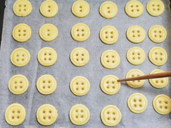 宝宝米粉纽扣饼干