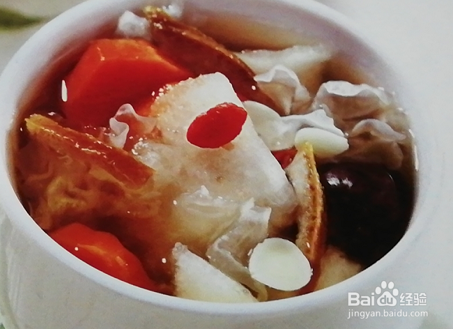 银耳杏仁雪梨汤