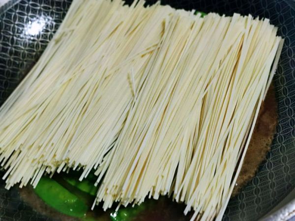 荷兰豆炸酱焖面