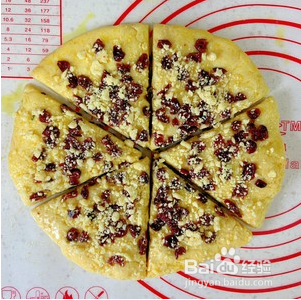 超级酥脆的蔓越莓蜜豆司康