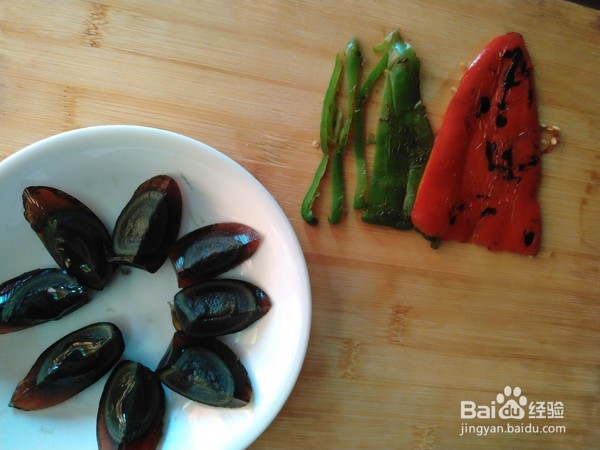 下酒菜之双椒虎皮皮蛋的制作方法