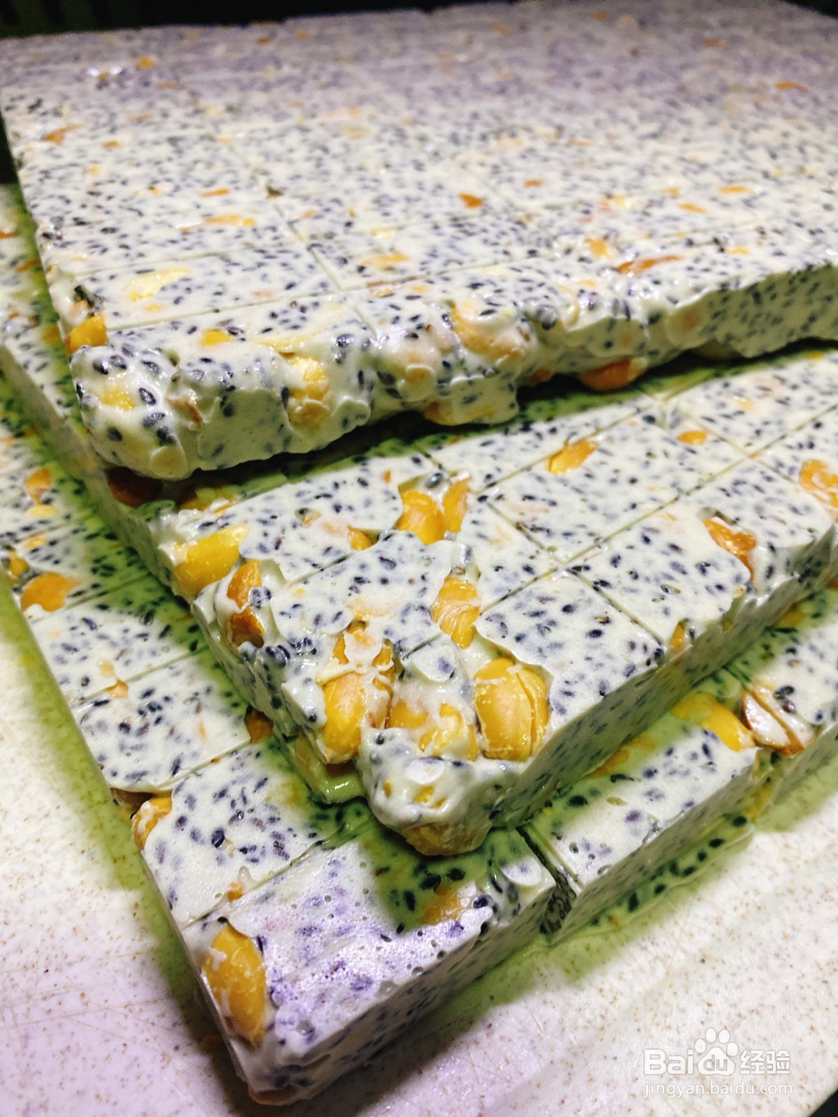 黑芝麻花生牛轧糖的做法