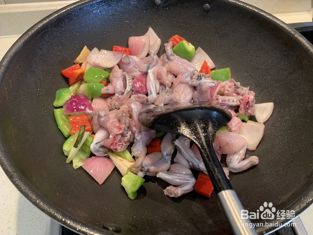 怎么做爆炒牛蛙?