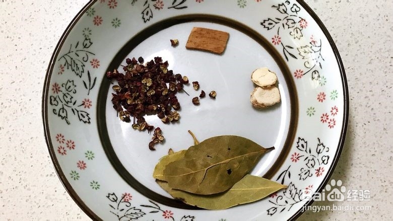 砂锅脊骨鲜藕汤