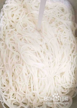 鸡蛋炒粉干的做法
