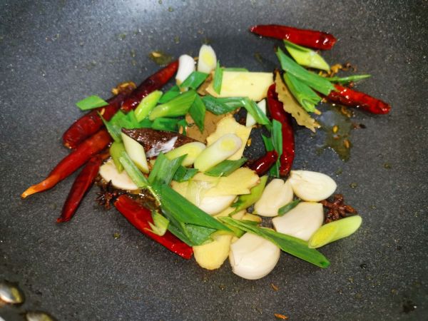 秘制萝卜焖牛腩