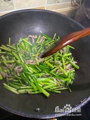 干煸蒜薹肉丝的做法