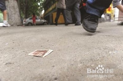 教育孩子乱花钱时,父母容易犯的几点错误