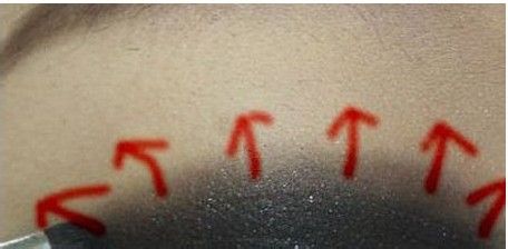 6步教你打造狂野烟熏眼