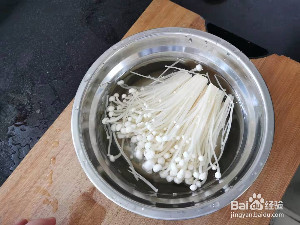 黄瓜片拌金针菇丝
