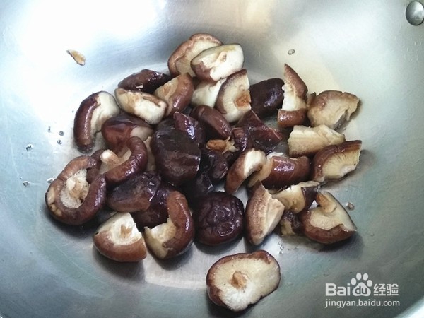 如何制作香菇炒菜花