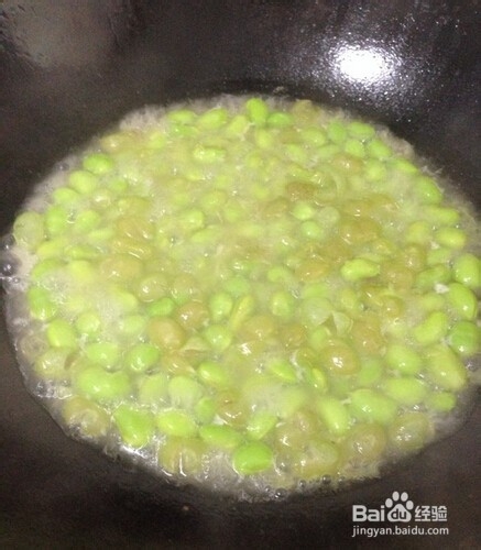 毛豆焖豆腐：[1]毛豆焖豆腐