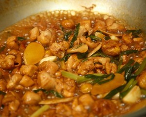 板栗烧鸡的做法