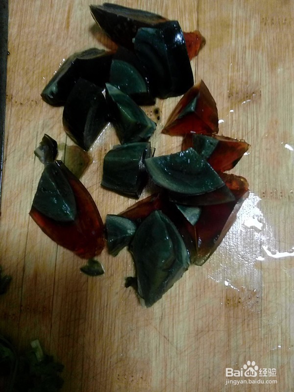 简单：松花蛋拌豆腐