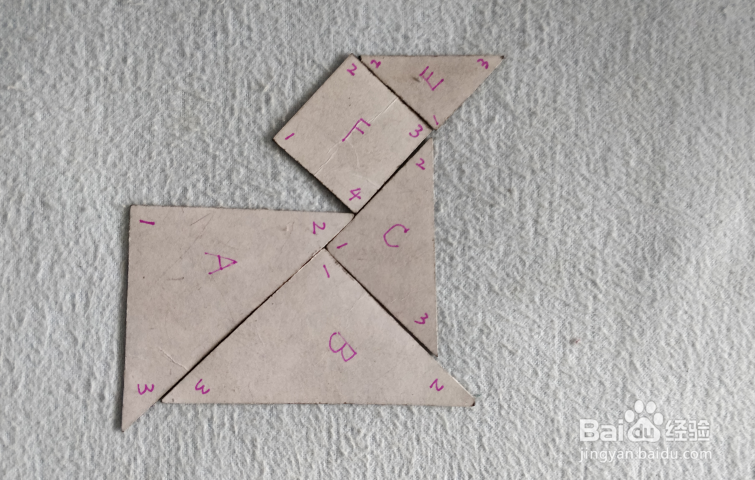 用七巧板怎样拼一只趴着滑行的企鹅?