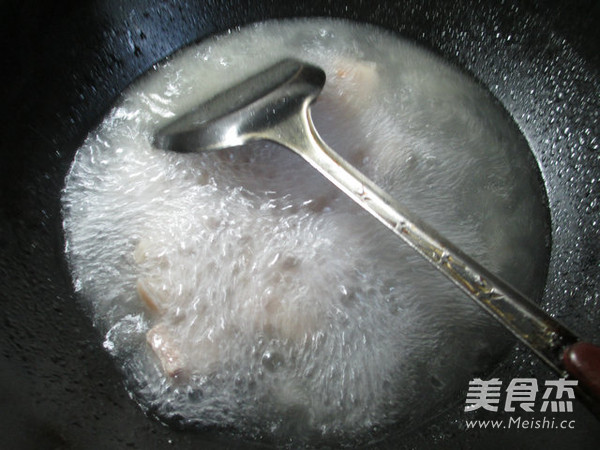 茶树菇茭白烧五花肉