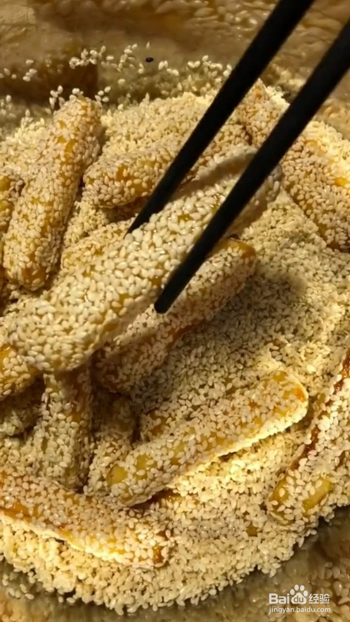 如何制作东北芝麻红薯条?