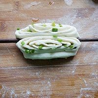 如何制作葱香椒盐花卷的小技巧
