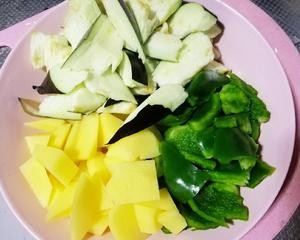 怎么做好吃又下饭的家常地三鲜呢？