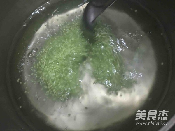 完胜甜品店的芒果椰浆西米露